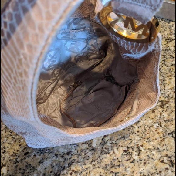 Micheal Kors slouchy Fulton handbag - Picture 3 of 6